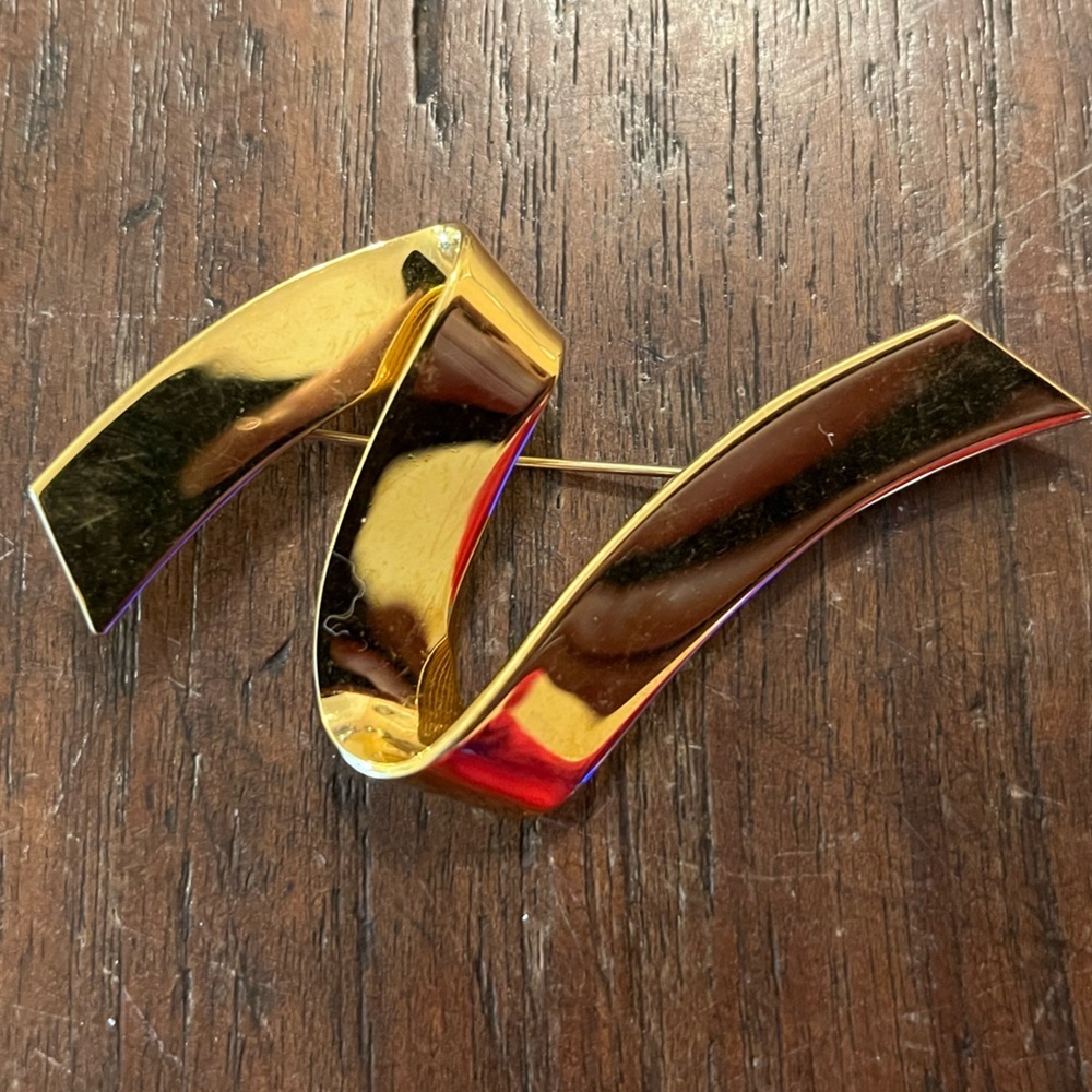Monet pin brooch gold tone classic iconic timeless ribbon shiny gold signed